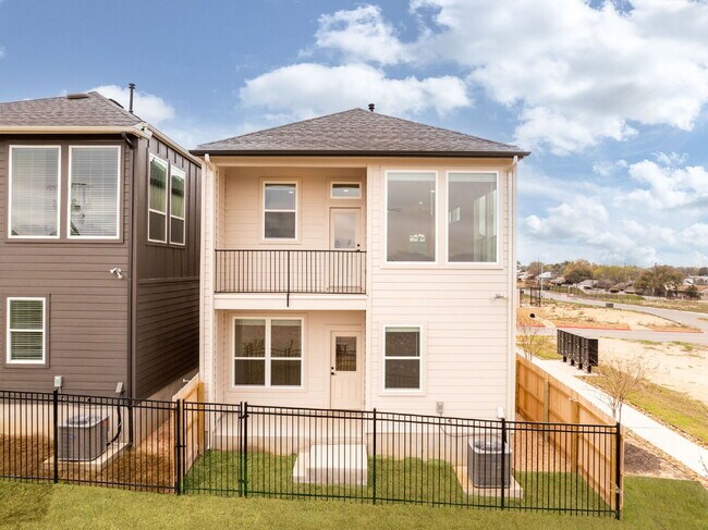 Building Photo - Charming Townhome Offering Space, Comfort, and Convenience