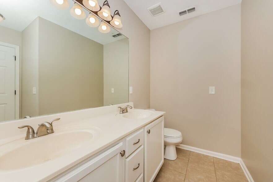 Building Photo - 6200 Rocky Top Dr