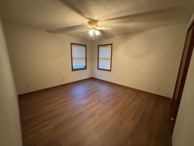 Building Photo - 2 bedroom 1 bath duplex in Lone Oak