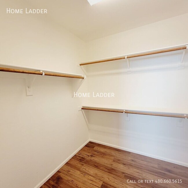 Building Photo - 6282 S Moccasin Trail