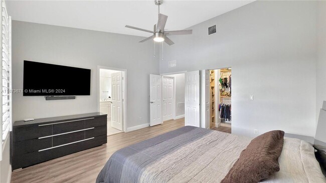 Building Photo - 3387 Lakeside Dr