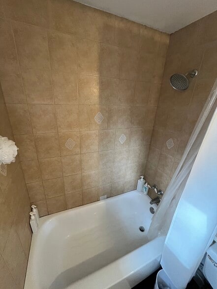 Building Photo - 3226 Gladiola Dr