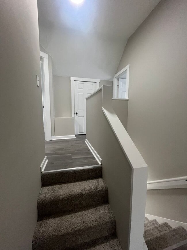 Building Photo - Gorgeous Updated 5 Bedroom/2.5 Bath House!