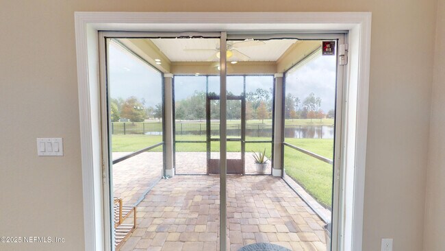 Building Photo - 201 Silver Creek Pl