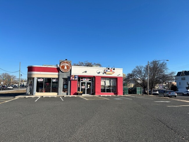 Building Photo - 1020 Sewall Ave