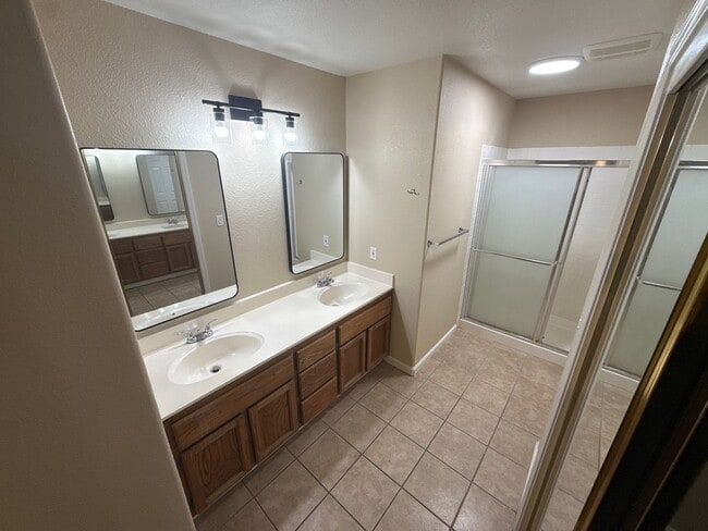 Building Photo - 3 Bed| 2 Bath | 1407SF | 2 Car Garage | Single Story | Tenant pays $175 monthly for WS&G