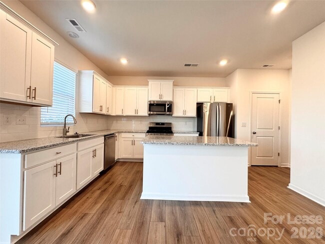 Building Photo - 699 Kitfox Dr NW