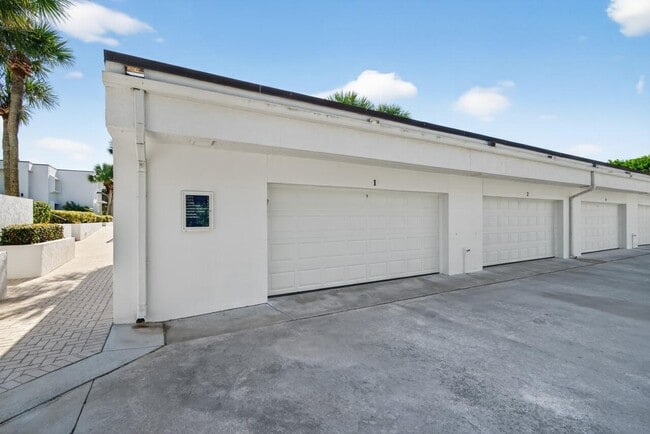 Building Photo - 5790 Jimmy Buffett Mem Hwy