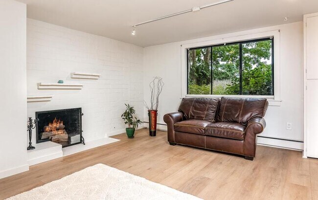 Building Photo - 1 bedroom in Seattle WA 98136
