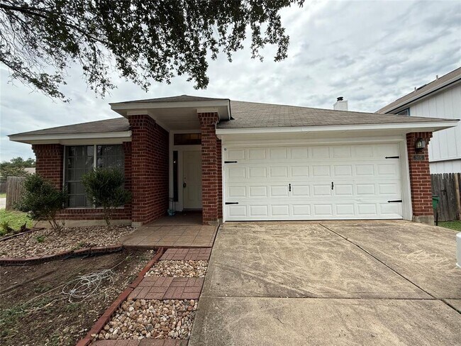 Building Photo - 916 Whitehall Dr