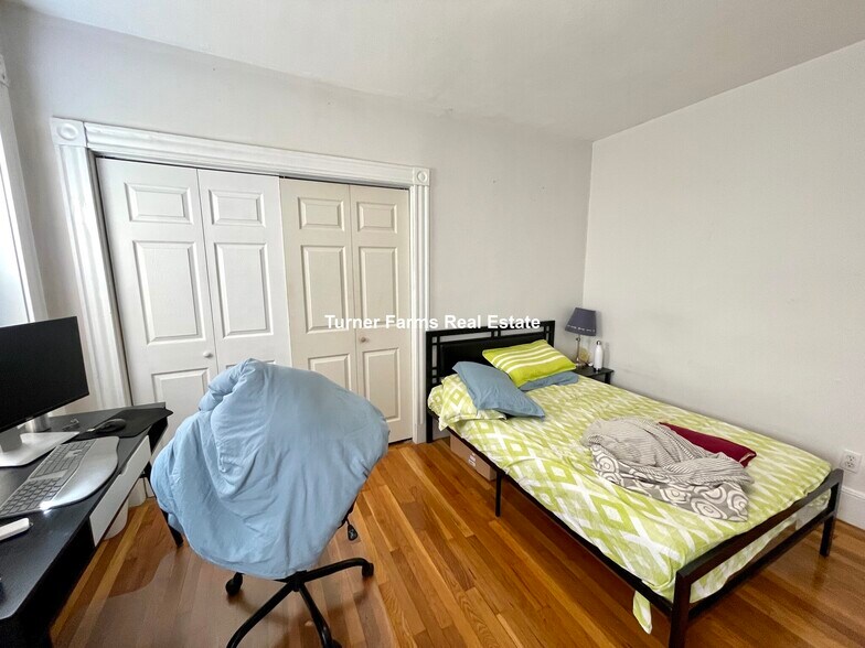 Building Photo - 40 Cedar St