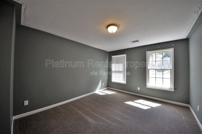 Building Photo - 7115 Red Fox Ln