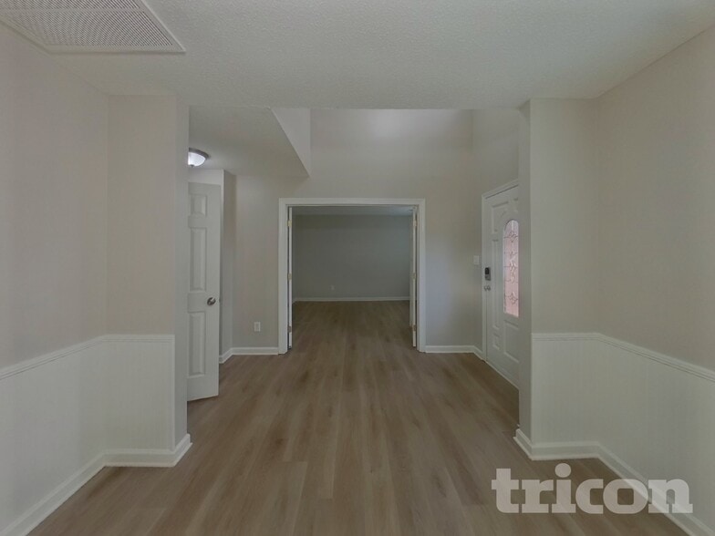 Building Photo - 701 Barbee Farm Dr