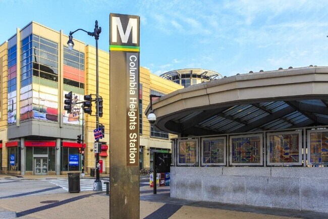 Building Photo - Bright & Spacious 3BR/2BA in the Heart of Columbia Heights