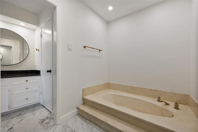 Building Photo - 701 Rocky Canyon Rd