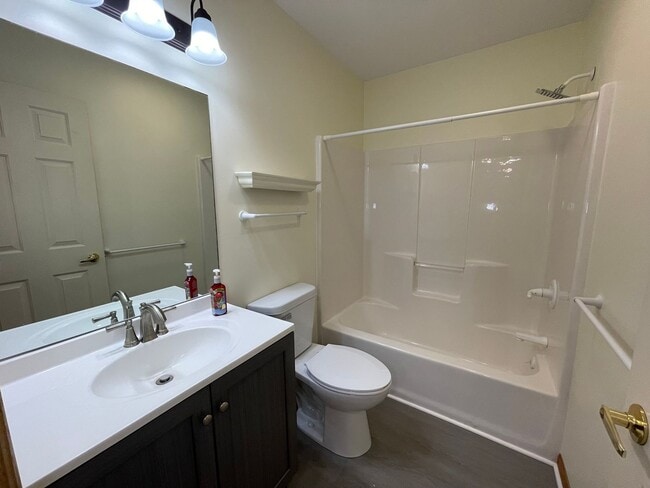 Building Photo - Two Bedroom Condo in Kalamazoo