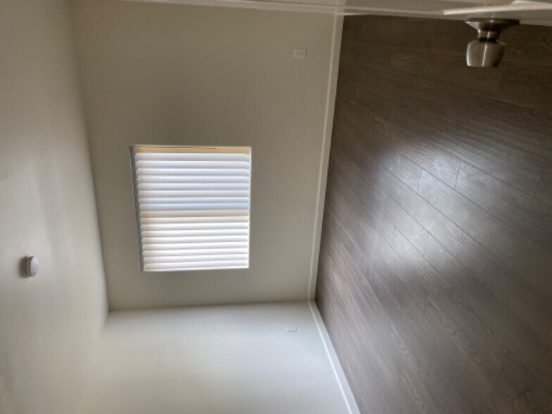 Building Photo - 13002 Riverside Dr