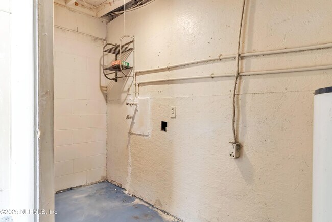 Building Photo - 4407 Melvin Cir E