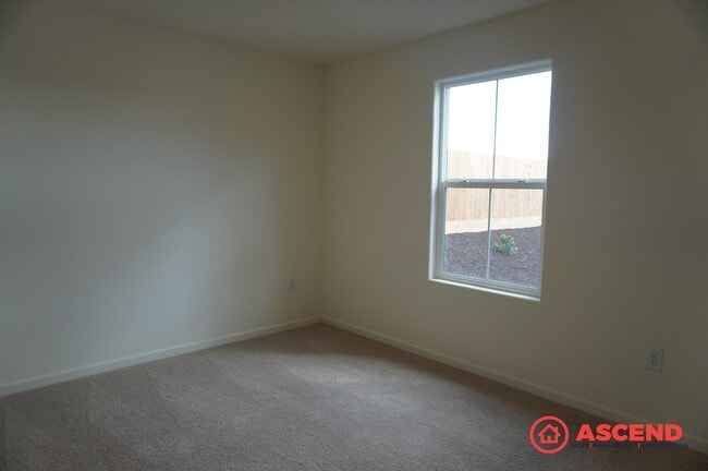 Building Photo - Energy-Efficient 3 Bed / 2 Bath Home with Solar, Garage & Full Kitchen Appliances