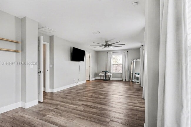 Building Photo - 2251 Napone Ln