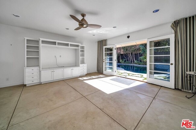 Building Photo - 333 S Roxbury Dr