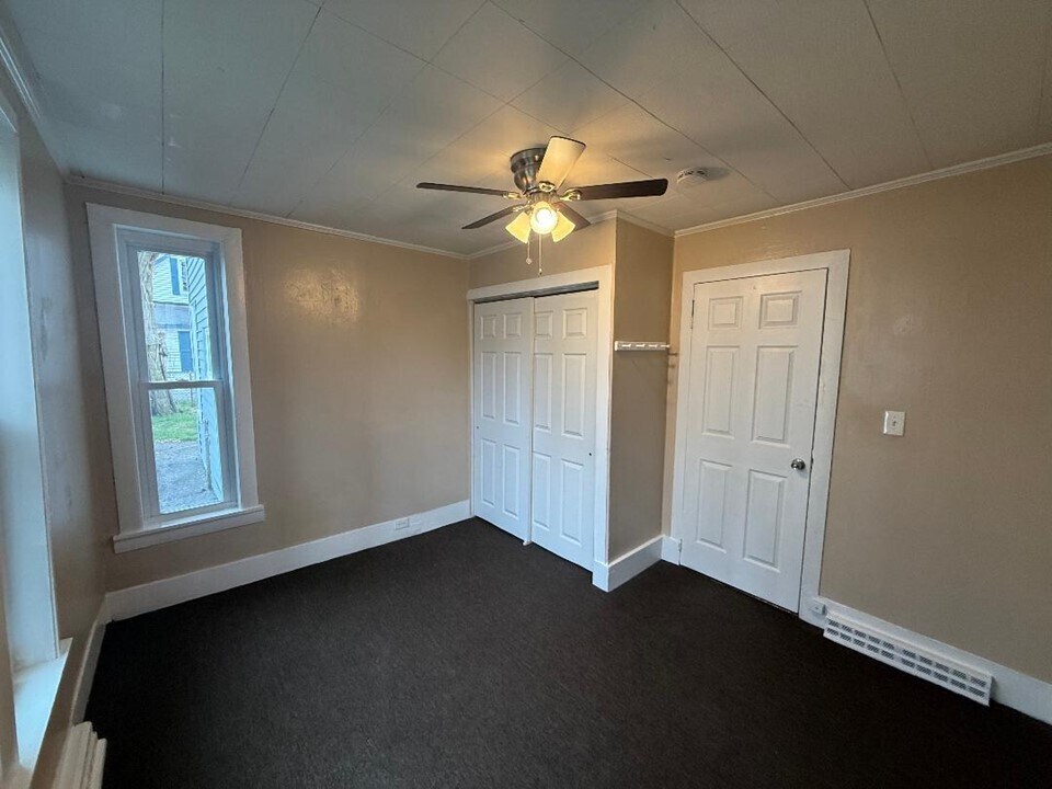 Building Photo - 242 Branch St