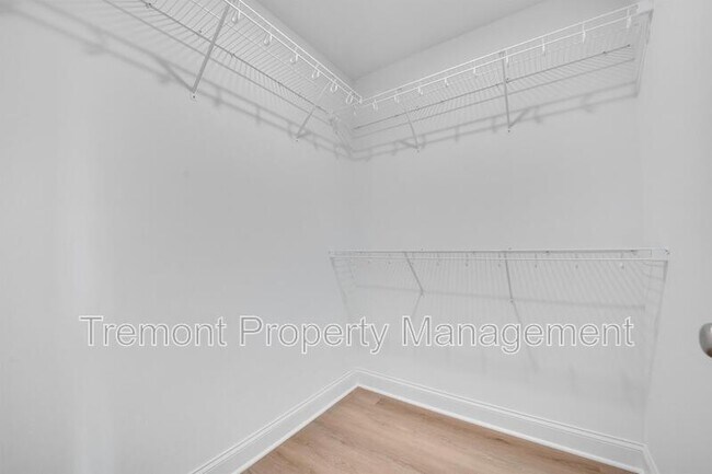 Building Photo - 2466 E 21st St