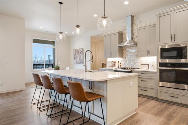 Building Photo - Stunning New Construction Five Bedroom Three Bath in South Richland!