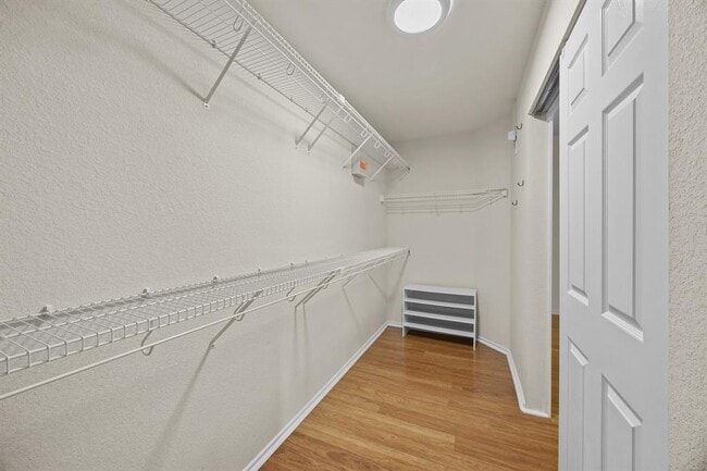Building Photo - 1617 Abbey Ln