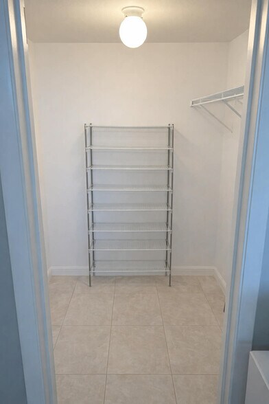 Building Photo - 3300 W Rolling Hills Cir