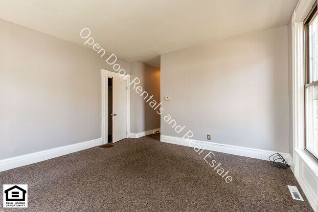 Building Photo - 1335 S Jackson