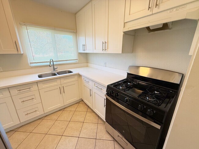 Building Photo - Updated 3 Bed/2 Bath Home For Rent!