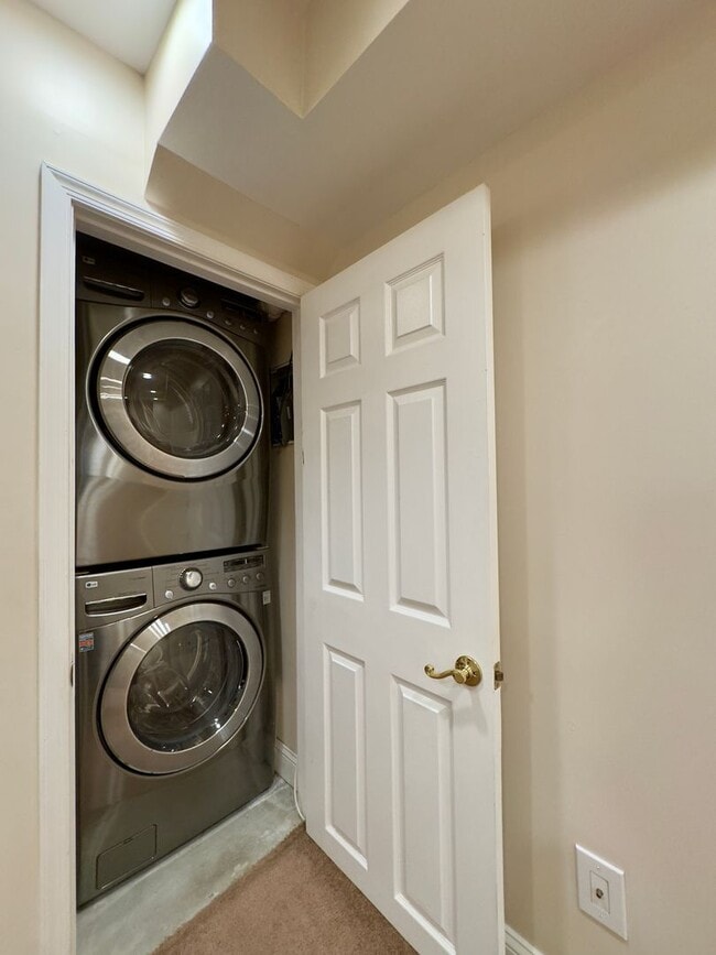 Building Photo - Charming 2 Bedroom/3.5 Bathroom Townhome in Canton, MD!