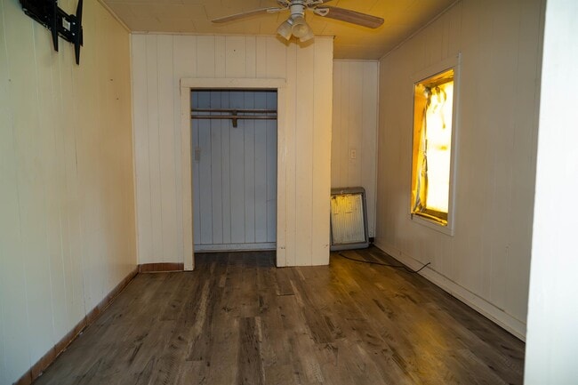 Building Photo - 528 E Lake St