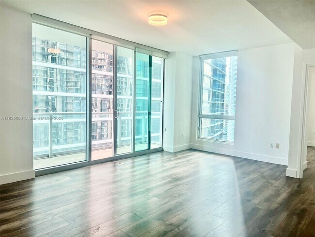 Building Photo - 300 S Biscayne Blvd