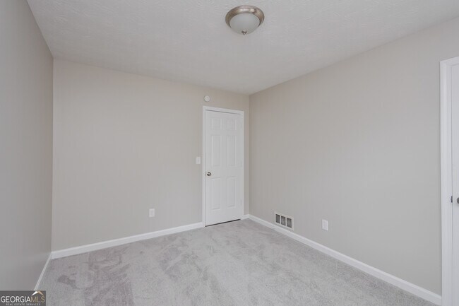 Building Photo - 25 Beaverdam Ct