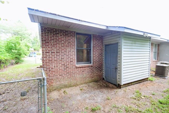 Building Photo - 1946 Glenwick Dr