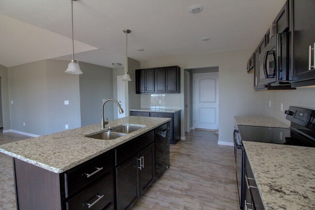 Building Photo - 3 Car Garage in Nixa!