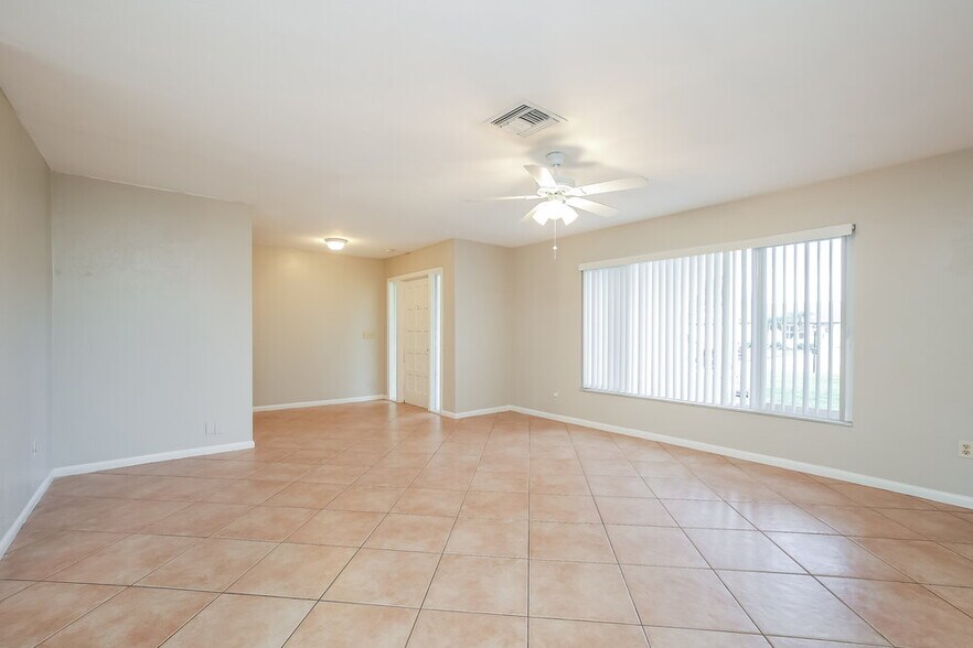 Building Photo - 349 Bay Meadows Dr