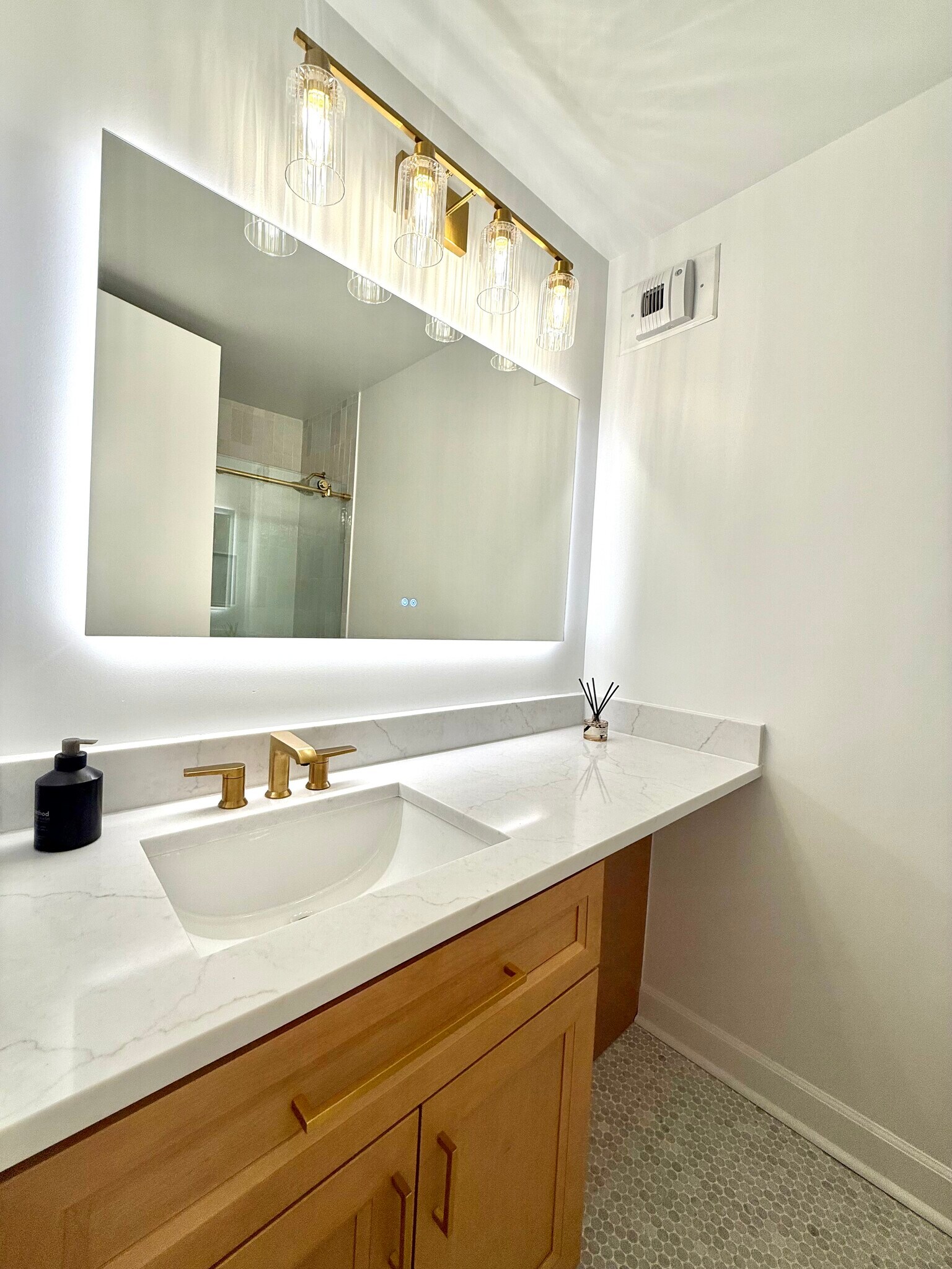 Building Photo - 405 N Wabash Ave