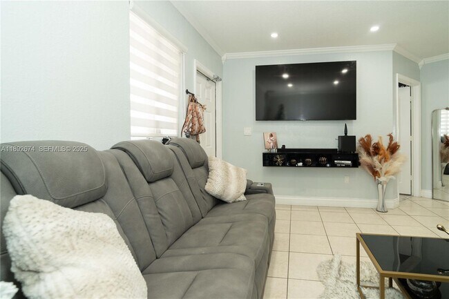 Building Photo - 298 E 3rd St