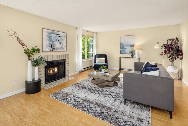 Building Photo - Spacious 2 bed, 1.25 bath, convenient loca...