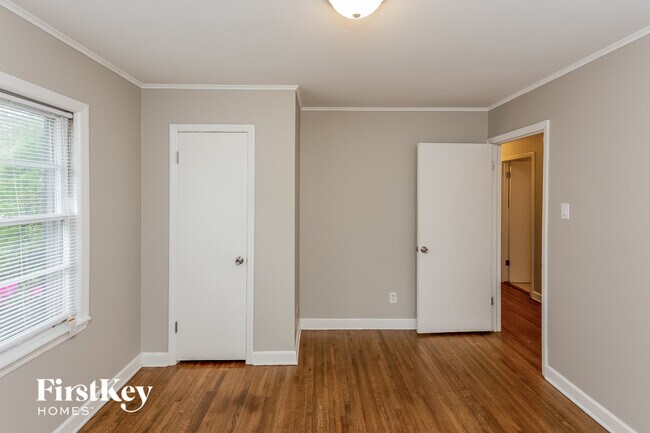 Building Photo - 4550 E Dearing Rd