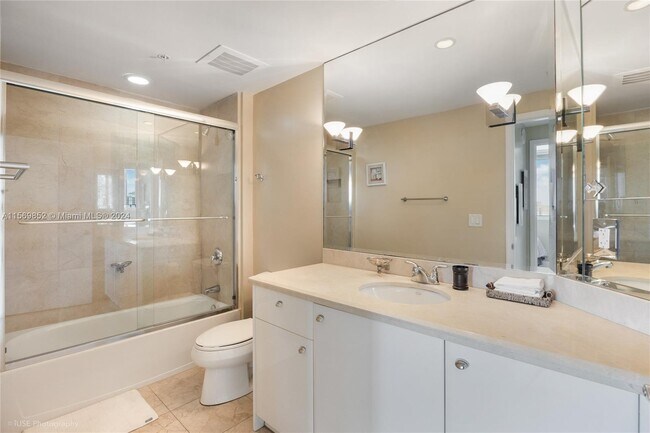 Building Photo - 19400 Turnberry Way