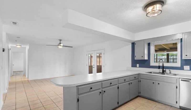 Building Photo - 2985 Myra St