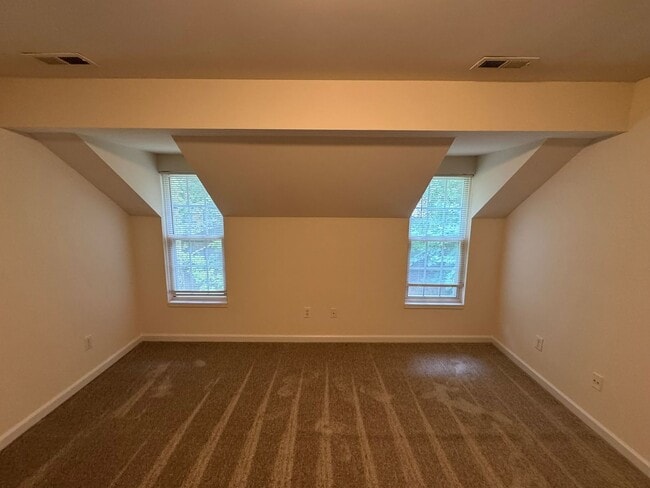 Building Photo - 6610 Cedar Cliff Dr