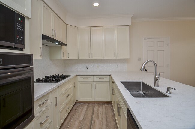 Building Photo - 4916 Inker St
