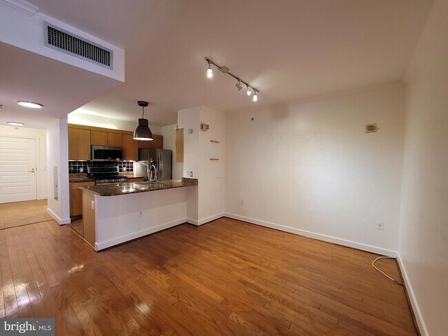 Building Photo - 616 E Street NW Unit 1007