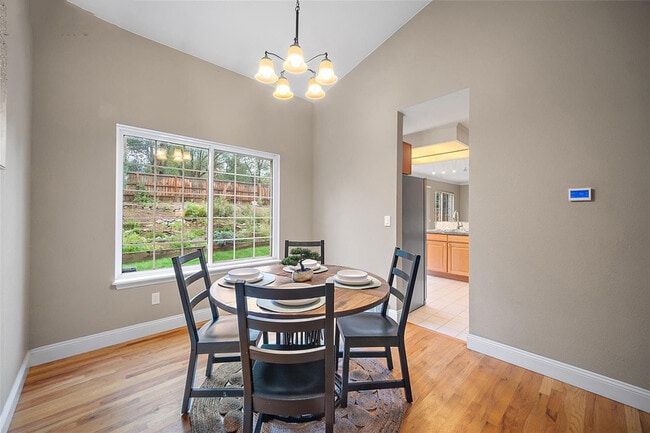 Building Photo - 1169 Beacon Hill Way