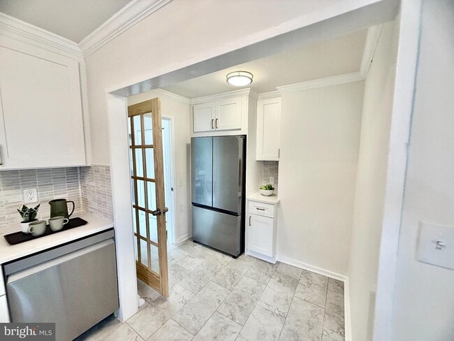 Building Photo - 2415 Fairhaven Ave